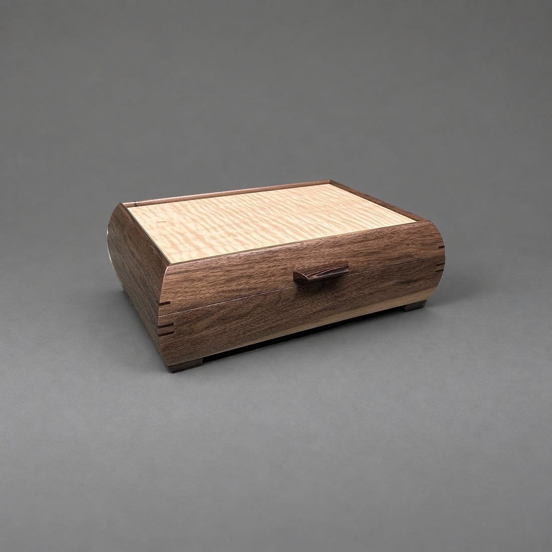 Elegance jewelry box walnut with curly maple lid, closed