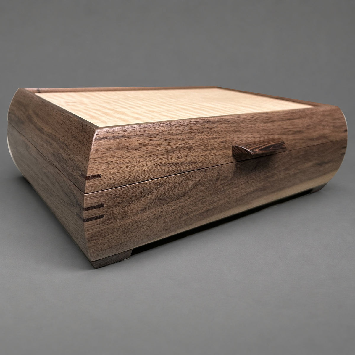 Walnut grain detail, side view