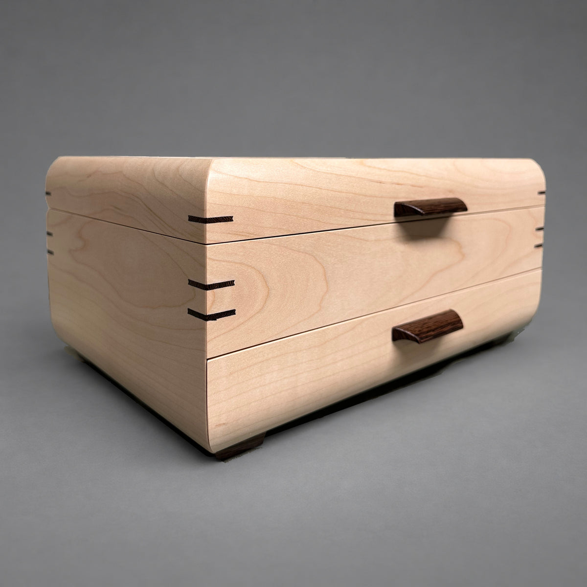 Curly maple figure detail, front view