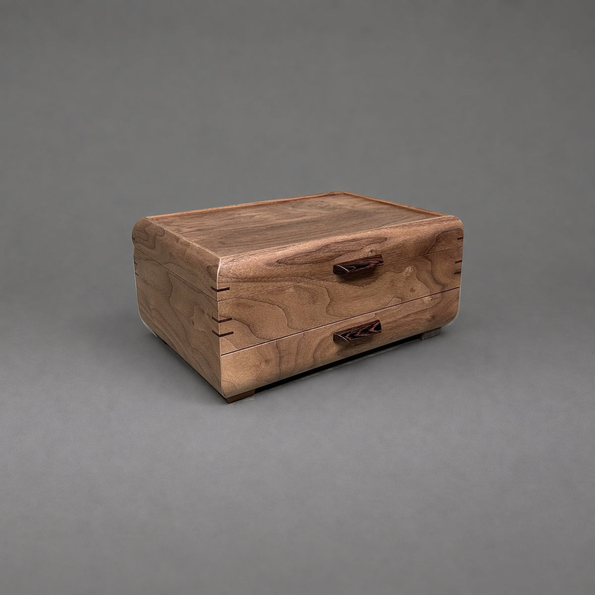 Sophisticated Jewelry Chest walnut with walnut lid, closed