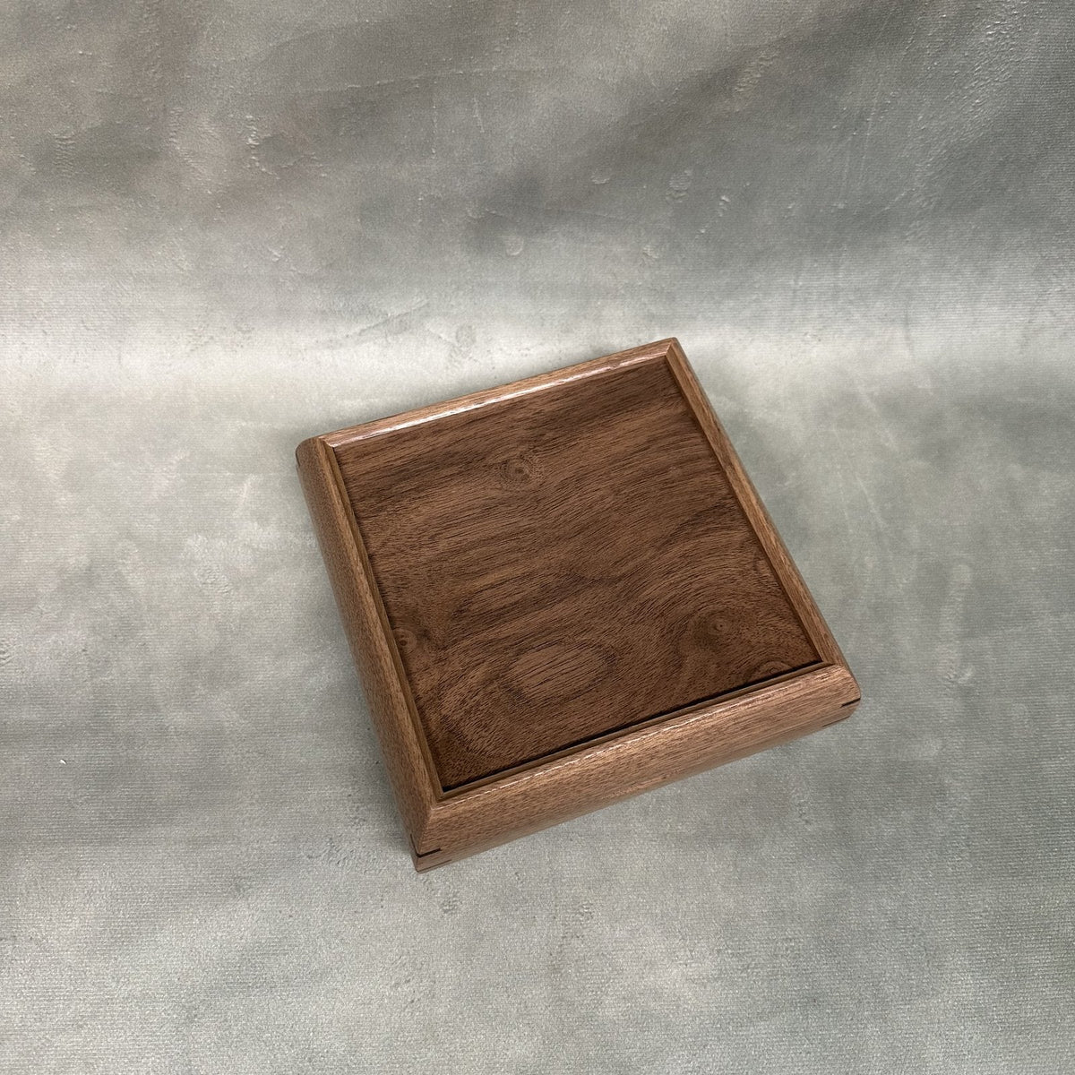 Walnut lid from above, engraving area