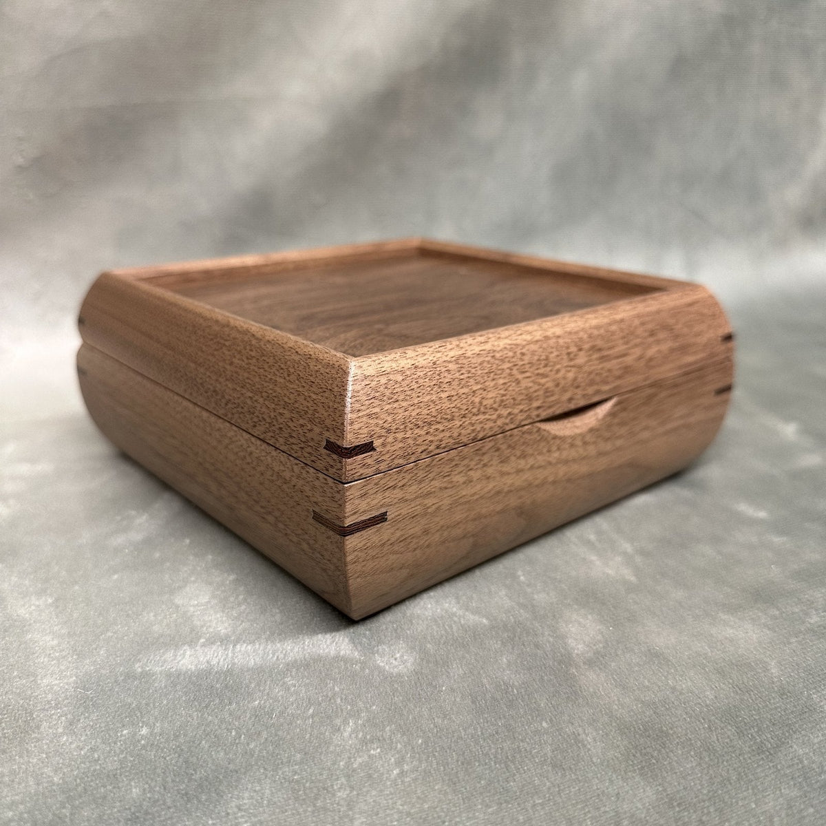 Square Trinket Box walnut, front detail