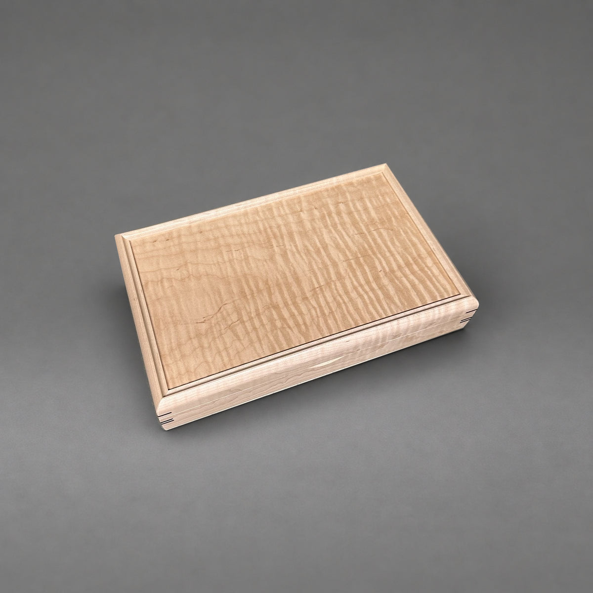 Curly maple figure detail, side view