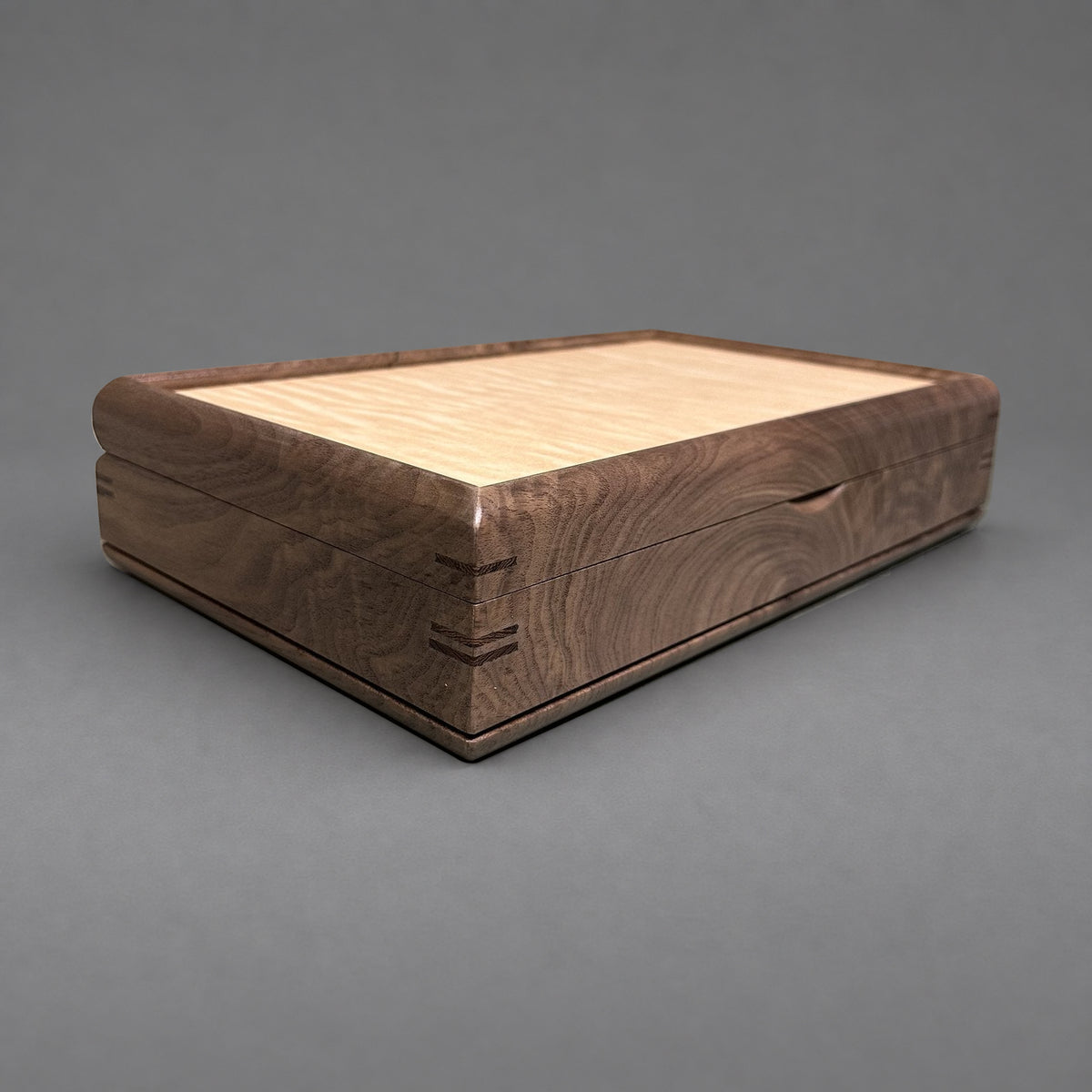 Walnut grain detail, side view