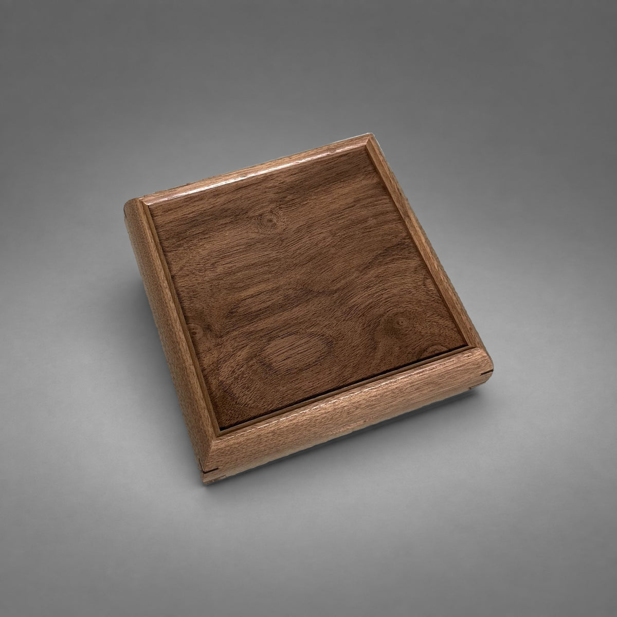 Walnut lid from above, engraving area